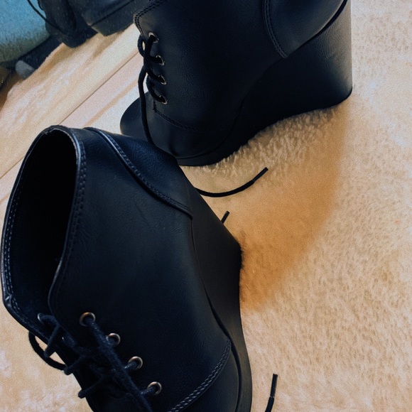 Minimalist wedge ankle boots - Picture 3 of 3